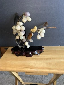 Uvas de mármol bonsái asiáticas vintage con escultura de ardilla sobre base de madera - Imagen 1 de 9