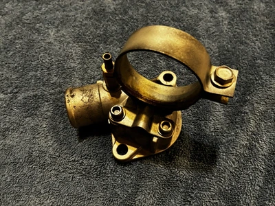 Корпус термостата с выходом воды 16 В 85 - 93 Classic Saab 900 94 трансформируемый - Изображение 1 из 3