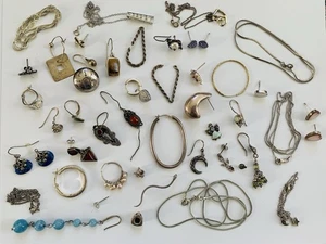 Sterling Silber Schmuckschrott Konvolut einzelne Ohrringe verhedderte Halsketten ca. 87,5 g - Bild 1 von 7