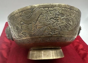 "Gran cuenco de latón chino vintage de 8"" dragón fénix perro foo león y otros símbolos" - Imagen 1 de 7
