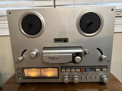 TEAC X-300 EE tres motores/tres cabezales carrete a carrete reproductor se enciende como está Foto 1 de 4