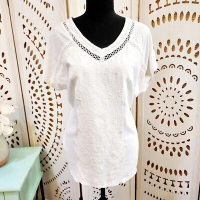 Top bordado blanco con cuello en V Gloria Vanderbilt para dama - talla mediana Foto 1 de 4