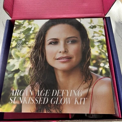 Josie Maran Argan Age Defying 沉没发光套装润肤霜磨砂液和液体黄金油 — 第 1/4 张图片