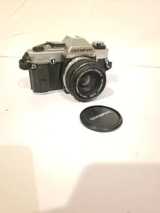 Olympus OM20 analoge 35-mm-Spiegelreflexkamera manuell mit 50/1,8 Zuiko-Objektiv – getestet funktioniert - Bild 1 von 8
