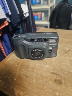 VTG Minolta Freedom Family Zoom Point & Shoot Auto Focus AF 35mm Film Camera - Image 1 of 4