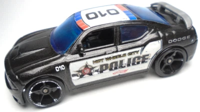2010 HOT WHEELS DODGE CHARGER SRT8 #010 BLACK 2 3/4" DIECAST POLICE CAR W WHITE - Image 1 of 4