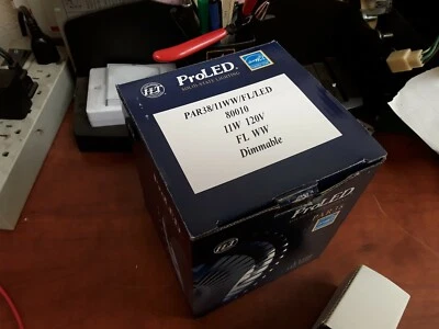 Halco ProLED Par38/11WW/FL/LED Dimmable - Image 1 of 3