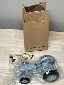 Ford 9N Ertl Tractor 1985 Collector Edition. 1/16 - Picture 1 of 9