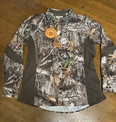 Magellan Outdoors Women’s XL Hunt Gear Eagle Pass Deluxe RealTree Edge LS Camo - Image 1 of 4