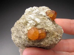 Cristal granate espesartina naranja, Loliondo, Tanzania - Imagen 1 de 3