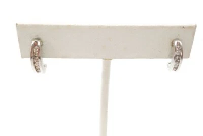 Pendientes de diamantes de oro blanco de 14 k de 0,15 CTW Foto 1 de 4