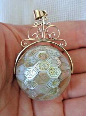 EXCEPTIONAL VICTORIAN 9CT GOLD & MOTHER OF PEARL GEOMETRIC GLOBE FOB SEAL - Image 1 of 4