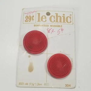 Vintage Le Chic Shank Buttons New Old Stock Red Swirl 1 1/8" On Card - Picture 1 of 5