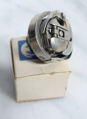 Nice NOS New Singer Hook & Bobbin Case 144832 for 21W 46W 131W 153W 52W 47W USA - Image 1 of 4