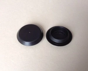 Paquete de 100 tapones de orificio de plástico negro de 3/4" 0,75 pulgadas montaje al ras y chapa metálica - Imagen 1 de 3