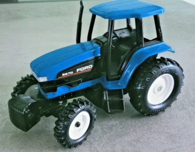 ERTL 1:32 - Trattore Ford 8670 originale USA - Immagine 1 di 4