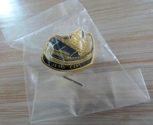 SELTENE VINTAGE PINS KREISMARKT AUTO STEMPEL JETS CARS BLAU - Bild 1 von 2