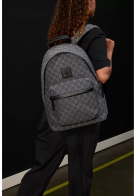 Mochila Nike Air Jordan *EDIÇÃO LIMITADA* monograma nova com etiquetas - Imagem 1 de 4