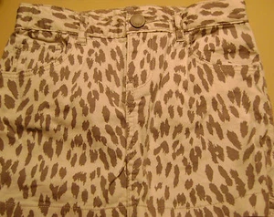 GIRLS GAP 1969 OFF-WHITE LEOPARD PRINT DENIM SKIRT-SIZE 8 REGULAR-SHARP! - Picture 1 of 2