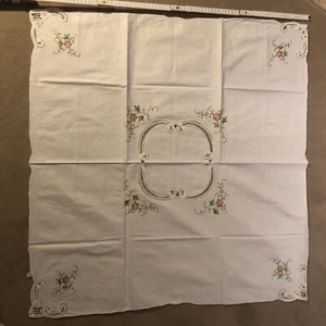 Tischdecke durchbrochen ca.80x80cm Mitteldecke Blumen Decke - Bild 1 von 3