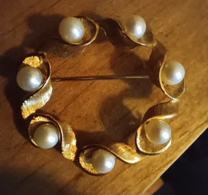 14KT GOLD BROOCH FLOWER PEARL SIGNED SCALLE VINTAGE ESTATE SOLID 9 GR - Picture 1 of 3
