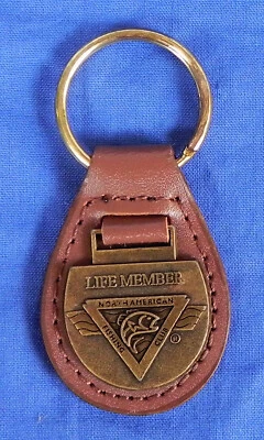 Llavero "Life Member" North American Fishing Club, cuero + medallón de metal Foto 1 de 3