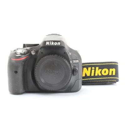 Nikon D5200 + 43 Tsd. Auslösungen + Sehr Gut (261152) - Bild 1 von 4