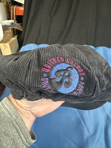 Cappello NOS Britney Spears 2004 Hotel Onyx nero velluto a coste merce originale - Foto 1 di 4