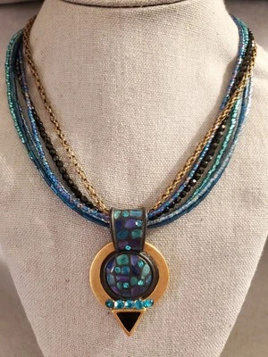 Ожерелье с подвеской из бирюзы и фиолетового цветов Chico's с многопрофильной подписью - Изображение 1 из 4