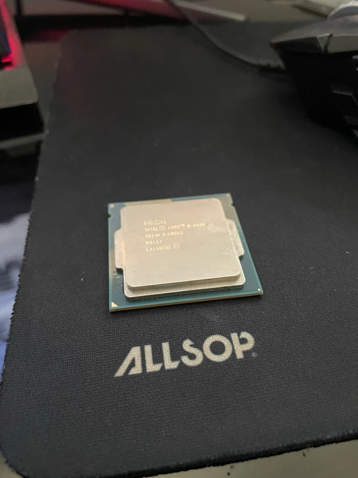 Intel Core i5-4440 - 3.1 GHz Quad-Core (SR14F) Processor - Image 1 of 1