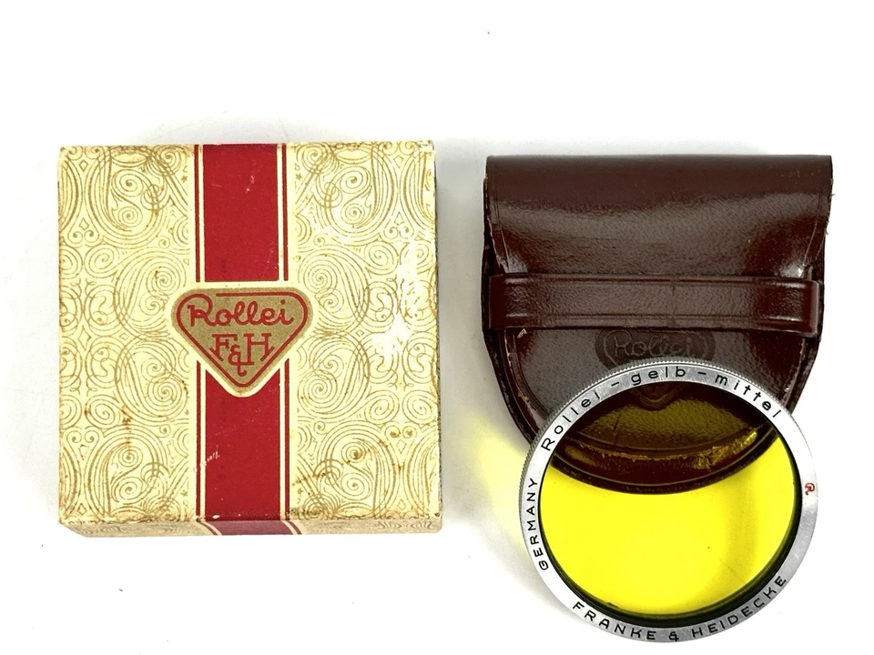 Rollei - Bayonet III- Light Yellow (Gelb Heil) Filter - w/Leather Case & Box - Image 1 of 4
