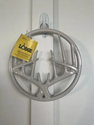 Lodge ECBAT18 чугунная эмалированная накидка 8 дюймов на стену из оленьих рогов белая - Изображение 1 из 4