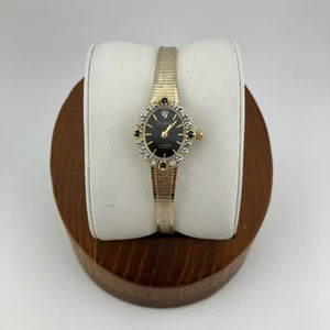 Reloj Armitron Damas 19mm Tono Oro Diamante y Gemas Verdes Conjunto Bisel De Colección - FUNCIONA - Imagen 1 de 23