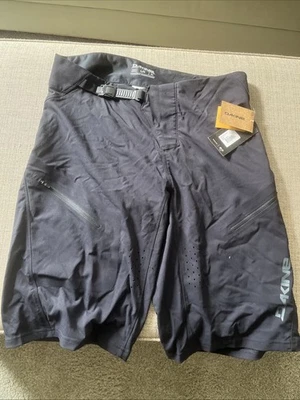 NWT Dakine Men's L Bike Shorts Black 10" Inseam NWT - Image 1 of 4