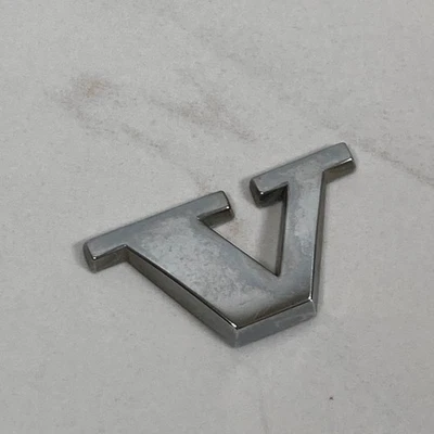 Volvo S60 2.4T 2001-2009 emblema insignia logotipo letra 'V' maletero trasero B3740 cromado Foto 1 de 4