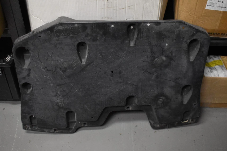 Protector trasero Maserati Quattroporte 2014-2015 OEM de fábrica Foto 1 de 4