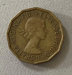 1963 UK Great Britain 3 Pence Thruppence Thrupenny Queen Elizabeth II Coin (63k) - Picture 1 of 2