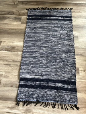 Hermosa alfombra de trapo Amish larga azul marino gris hecha a mano (27x 52 pulgadas alfombra decorativa Foto 1 de 4