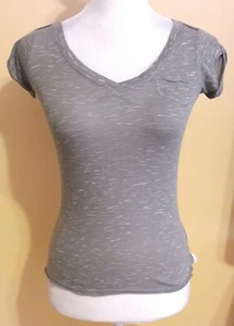 L.e.i. T Shirt Size XS Gray V Neck Pocket Front Short Sleeve Casual - Picture 1 of 9
