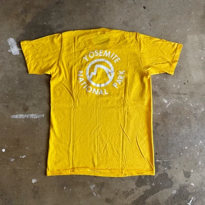 Camiseta DEADSTOCK VINTAGE PARQUE NACIONAL DE YOSEMITE ANOS 70 TAMANHO M ESCOLA DE MONTANHISMO - Imagem 1 de 4