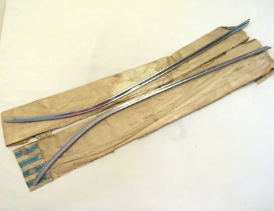 NOS 1972-74 Pontiac P/8 Bonneville 4 Dr Rear Quarter Molding GM 9878426 9878427 - Image 1 of 4