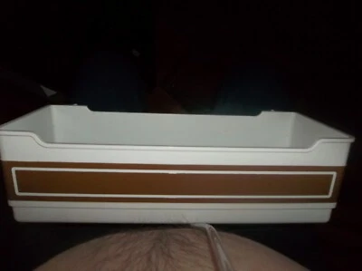 PORTA DE GELADEIRA HOTPOINT ACABAMENTO MARROM BN DO MODELO CTF21GBB. 11-464228 - Imagem 1 de 2