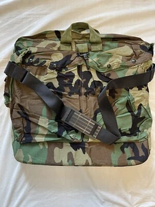 BOLSO Volantes ORIGINAL Militar EE. UU. WOODLAND CAMUFLAJE HGU-56 TOTALMENTE NUEVO EN PAQUETE - Imagen 1 de 8