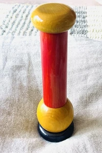 Alessi - MP0210 - Große Salz Pfeffer & Gewürzmühle Buchenholz Holz rot gelb - Bild 1 von 7