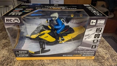 Moto de nieve Ski-Doo MXZ Blizzard 1:6 RC réplicas reales 1500 mAh litio; NUEVO  Foto 1 de 4
