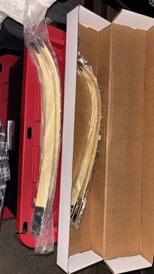 Hoyt 70” Gold Medalist Wood Recurve Takedown Limbs 44 Lb 46lb - Image 1 of 4