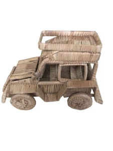 Hand Crafted Palm Leaf Model Of Land Rover - Rustic Charm Beautiful Detail - Picture 1 of 6