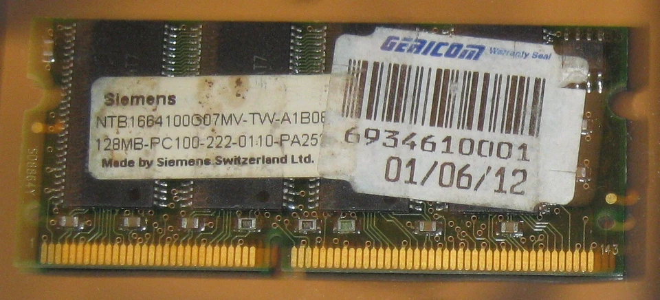 128MB SIEMENS SDRAM 100MHz PC-100 SO-DIMM 144-pol. CL2 NTB1664100G07MV-TW-A1B08D - Bild 1 von 1
