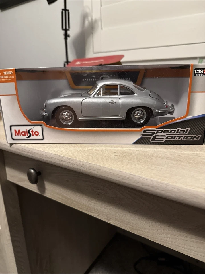 Porsche 356B 1961 cupé plateado edición especial MAISTO 1:18 Foto 1 de 1