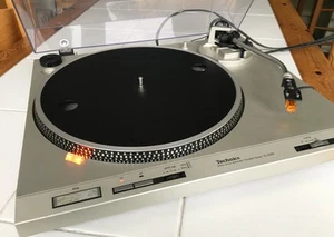 Vintage TECHNICS Direct Drive Automatic Turntable SL-D202 V Good Working Order - Picture 1 of 11